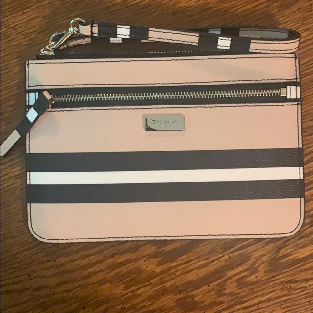 Kate Spade ♠️ Wristlet